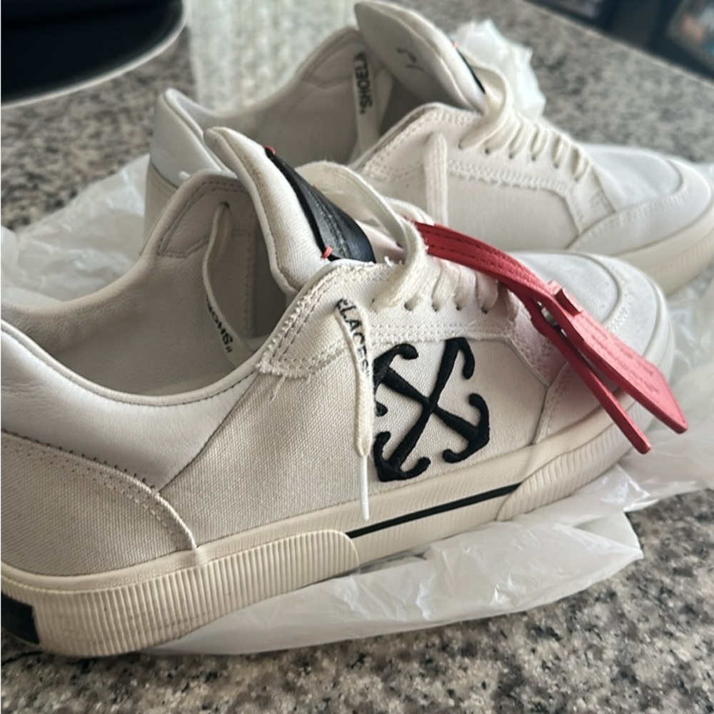 Off-White White and Black Sneakers